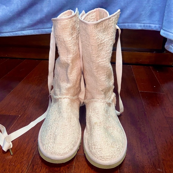 UGG Heirloom Lace Up Boots - Picture 5 of 6